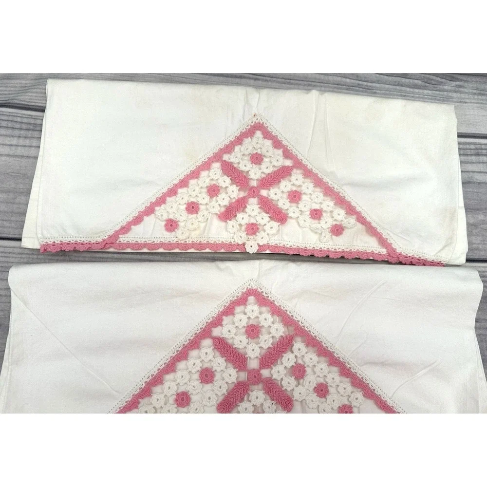 PAIR OF VINTAGE EMBROIDERED PILLOWCASES - 33